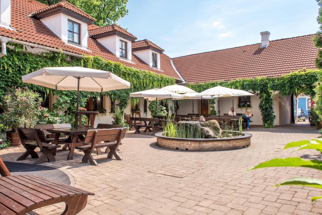 Weingut Burger Hotel Kalladorf Exterior photo